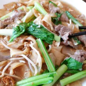 Kwetiau Siram (Stir Fry Flat Rice Noodle in Thick Flavorful Sauce)