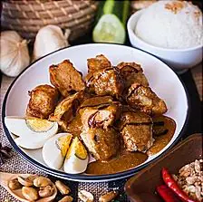 Siomay Bandung Goreng (Indonesian fried dim sum with peanut sauce) by Shalom
