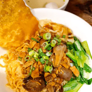 Bakmi Ayam Komplit (Egg Noodles with Diced Chicken served with Beef Ball,Mushroom,Wonton & Fried Wonton)