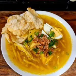 Soto Ayam (Vermicelli, Bean Sprouts and Shredded Chicken in Clear Soup)