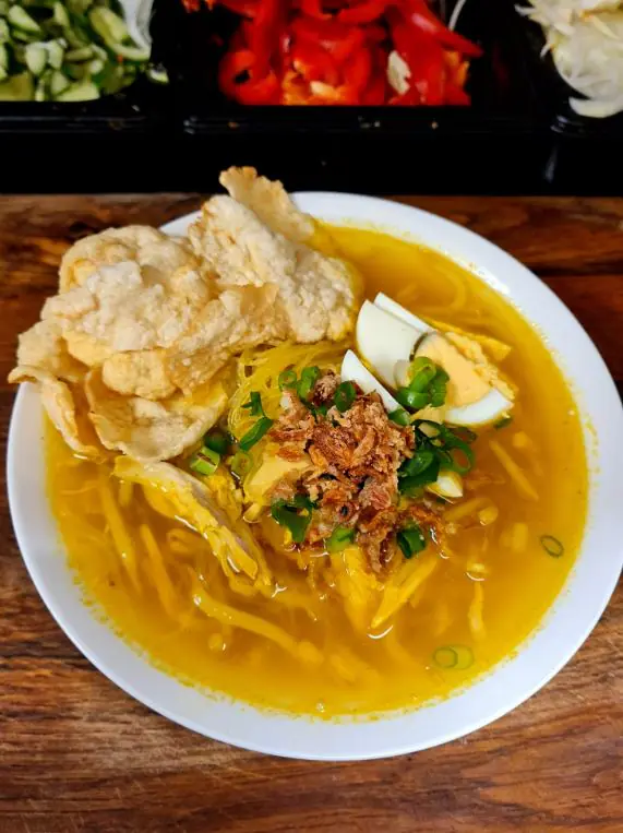 Soto Ayam (Vermicelli, Bean Sprouts and Shredded Chicken in Clear Soup)