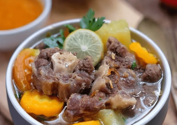 Sop Buntut (Oxtail & Vegetable Soup)