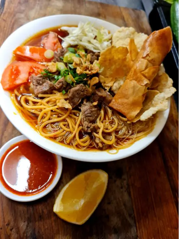Soto Mie (Noodles, Beef, Cabbage & Spring Roll in Clear Soup)