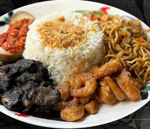 Nasi Sego Meduro Cumi Hitam
